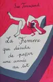 Cover image for La femme qui décida de passer une année au lit