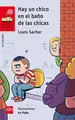 Cover image for Hay un chico en el baño de las chicas